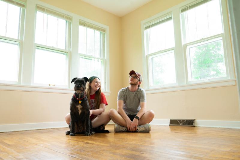 housewarming gifts for new couple moving into empty apartment